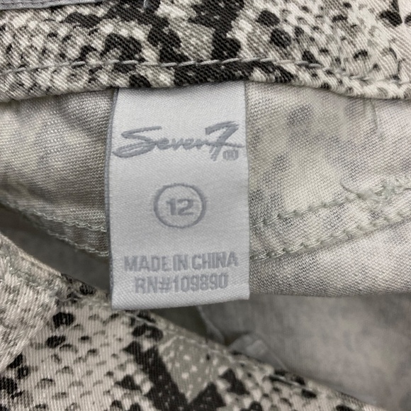 Seven7 Skinny Women's size 12 White Black Snakeprint Denim Jeans - Picture 4 of 5